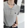 Camiseta de tricô com gola polo estilo coreano, manga curta, para mulheres, novo design de verão 2026, seda gelada, top bordado