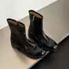 Botas Martin femininas de bico redondo, couro lavado, coleção outono/inverno 2026, coturnos de salto grosso, botas marrons de salto alto
