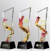 El Nuevo Trofeo de Resina Cristalina Combina Creativamente el Trofeo de Estrella de Cinco Puntas de Resina y Regalo de Aniversario para Empleados Destacados en la Reunión Anual