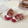 Sapatos de couro para meninas, novo estilo outono 2025, estilo princesa, sapatos de couro da moda infantil, sapatos de bebê fofos