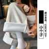Pantalones grises suaves de corte slim para mujer, nuevo estilo otoño 2026, holgados y estilizan, para figuras petite, en un estilo casual y suave