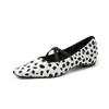Zapatos Planos Elegantes de Moda Lunares 1cm Estilo Femenino 2026 Primavera y Otoño Nuevos Cuadrados Planos Poco Profundos Slip-On de Piel