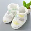 Sapatos de outono e inverno para bebê meias de sola macia proteção para os pés de bebê recém-nascido de primavera e outono bebê pequeno de 0 a 1 ano 3-6 meses não caem tecido