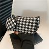Bolso de moda personalizado simple para mujer, madre e hijo 2023, celebridad de Internet popular, bandolera ancha para el hombro, bolso bandolera cuadrado pequeño de este año