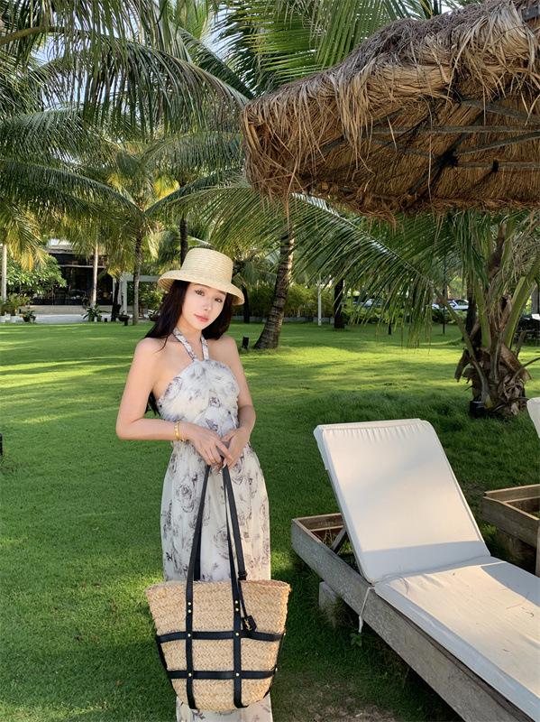 商品详情图_高级感玫瑰印花挂脖吊带连衣裙夏季2023女新款气