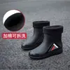 Botas de lluvia para hombre de media pantorrilla antideslizantes impermeables zapatos nueva moda exterior cerradas botas de agua cálidas zapatos cortos de goma hombre venta al por mayor