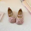 Zapatos Pequeños de Cuero para Niñas 2025 Primavera y Otoño Nuevos Zapatos de Princesa para Actuación Infantil Zapatos para Bebés Planos con Suela Suave y Moño