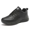 Sapatos esportivos de couro impermeáveis para mulheres na primavera, não precisam ficar em pé por muito tempo, sola macia, sapatos de trabalho totalmente pretos, sapatos antiderrapantes para mãe na cozinha