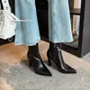 ¡Serie de tacones ultra altos! Nuevo modelo Otoño/Invierno 2026, piel de vacuno de capa superior, cremallera lateral, botines de tacón de aguja de 8.5 cm, envío discreto