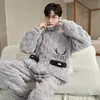 Conjunto de pijama masculino de inverno com capuz e zíper, em flanela coral com estampa de desenho animado, de manga comprida, modelagem solta, quente e espesso, com gola alta