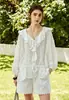 Camisa Blanca de Lino con Volantes y Cuello en V Nanyou Estilo Francés para Mujer Verano 2026 Holgada con Cintura de Cordón Bordado Protección Solar Top