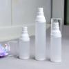 Botella de vacío esmerilada de escritorio de 15 ml, 30/50 ml, subbotella cosmética con pulverizador de prensa y niebla fina.