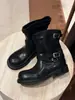 Versão em couro 2026 nova fivela de cinto outono e inverno botas de motocicleta para mulheres, bico redondo botas western cowboy da moda, salto grosso botas Martin