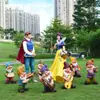 Escultura de Personagem de Desenho Animado Grande de Fibra de Vidro para Exterior Anão da Branca de Neve Artesanato Enfeites Decorativos para Jardim de Infância