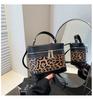 Comercio Exterior Transfronterizo Bolso de Cubo Portátil para Mujer 2025 Nueva Moda Costuras en Color de Contraste Bolso de Hombro Cruzado de Alta Gama