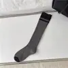 Calcetines de canalé a rayas horizontales para otoño e invierno, calcetines largos de estilo universitario japonés, calcetines hasta la rodilla de colores a juego de moda en Instagram