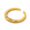 Oro Arena Vietnamita Nuevo Estilo Chino Estilo Nacional Oro Arena Patrón de Pergamino en Relieve Pulsera Grande Abierta Retro Regalo para Mamá Mayoreo