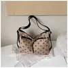 Mochila de Grande Capacidade Estilo Coreano com Bolinhas 2026 Outono Inicial Nova Bolsa Tote de Ombro Único Bolsa Transversal para Viagem Trabalho Deslocamento