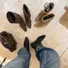 Primeiro Encontro Botas de Cano Curto da Moda Sazonal Bico Fino para Mulheres Outono Emagrecedoras Botas Skinny Marrons Versáteis Elegantes