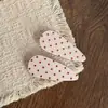 Presilha de Cabelo Vintage com Bolinhas Caramelo na Cor Leite com Chá Suave, Presilha para Franja Estilo Coreano para Meninas, Presilha Bico de Pato para Cabelo Solto, Atacado em Estoque