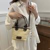 Bolsa de Palha Grande Capacidade para o Dia a Dia Feminina 2024 Nova Moda Estilo Ocidental Cor Contrastante Bolsa de Ombro Popular Bolsa de Ombro Estilo Balde