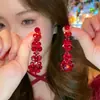 Brincos de Flores com Franjas de Cristal Vermelho Retrô para Mulheres Brincos Únicos Exagerados de Nicho Brincos com Atmosfera de Outono e Inverno