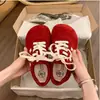 Tênis infantil vermelho estilo retrô, confortável e respirável com sola macia, versátil e antiderrapante, novo design moderno 2026