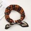 Pañuelo de Seda de Algodón y Lino Estilo Coreano 70cm, Moderno y Versátil, Pañuelo Cuadrado Pequeño Sencillo y Artístico, Adecuado para Fotografía de Viaje y como Pañuelo Decorativo para el Cuello