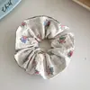 Scrunchie Xadrez Azul Estilo Coreano Urso de Conto de Fadas para Mulheres, Acessório de Cabelo Fofo de Alta Qualidade para Prender o Cabelo em um Coque