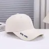 Nueva Gorra de Béisbol Bordada con Letra Inglesa de Color Puro Simple Transpirable Visera para Viajes al Aire Libre Deportes Cómoda Protección Solar