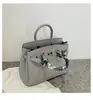 Estilo explosivo de moda transfronteiriça bolsa grande de mão feminina 2026 nova bolsa vermelha de casamento da moda bolsa tote transversal de grande capacidade