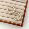 Pendientes de Aro Metálicos Minimalistas con un Toque de Lujo y Sofisticación, Aretes Elegantes y Versátiles para Mujer, Nuevo Modelo para 2026