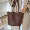 Bolsa de mão com padrão trançado feminina 2026 nova tendência verão retrô para o dia a dia bolsa de ombro única bolsa saco de grande capacidade bolsa tote