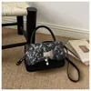 Bolsa feminina moderna e simples, novo modelo 2026, bolsa com padrão ondulado, bolsa pequena quadrada de alta moda para crossbody e ombro