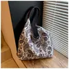 Bolso Grande de Estampado de Leopardo Transfronterizo para Mujer 2026 Nuevo Moda Otoño e Invierno Bolso de Hombro Retro Bolso Tote para Estudiante y Viajero