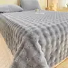 Cubrecama de Peluche de Piel de Conejo Engrosado de Invierno Juego de Tres Piezas Hogar Antideslizante Sábana de Cama Más Terciopelo Tatami Sábana de Cama Calefactable Manta para Colchón