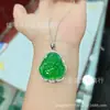 Colgante de Buda de Calcedonia Verde Hielo Estilo Chino Nuevo Incrustado Plateado al por Mayor Colgante de Buda Maitreya de Ágata Verde Esmeralda Jade