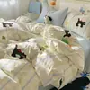 Set de Ropa de Cama para Bebé de Grado A Algodón Puro Cuatro Piezas Estilo Fresco Ins Algodón Lavado Dibujos Animados Lindos Estilo Crema Sábana Funda de Edredón