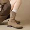 Botas Femininas Martin Elegantes Versáteis de Salto Grosso Emagrecedoras 2025 Outono e Inverno Novo Estilo Botas de Cano Curto Populares para Mulheres Baixas