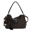 Bolso tote de gran capacidad para mujer, nuevo modelo de comercio exterior 2026 con decoración de cinturón de cuero con patrón de lichi, bolso de hombro y cruzado moderno y a la moda