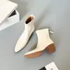 Botas Femininas Retro Francesas de Salto Grosso Bico Fino Outono Inverno Novas Versáteis Pequenas Salto Alto Botas Chelsea Retro