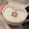 Presilhas de Orelha Lua Branca Estilo Coreano, Design Francês Exquisito e Etéreo, Ear Cuffs de Nicho com Toque de Luxo Leve e Sofisticado para Mulheres