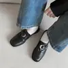 Mocasines de Cuero Estilo Británico con Hebilla 2026 Primavera Tacón Medio Grueso Huecos para el Trabajo Punta Redonda Piel Genuina Corte Profundo Zapatos Individuales para Mujer