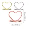 En stock portapapeles de doble capa en forma de corazón portatarjetas de visita triangular clip de mensaje de escritorio clip para fotos en forma de corazón portatarjetas de lugar para hotel