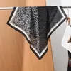 Pañuelo pequeño cuadrado de algodón y lino con estampado de espiga estilo "old money", pañuelo para la cabeza tipo terciopelo sedoso, chal protector solar para el cuello para mujer