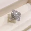 Pendientes de Clip de Estrella de Cuatro Puntas Transfronterizos Europeos y Americanos para Mujeres Sin Perforaciones, Pendientes de Estilo Minimalista con un Toque de Lujo Ligero y de Alta Gama, Diseño Único