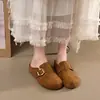 Novos tamancos vintage de bico fechado para mulheres para o início do outono de 2026, sapatos baixos slip-on confortáveis e versáteis para uso ao ar livre