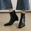 Botas de tornozelo vintage em pele de carneiro estilo francês, versáteis para outono e inverno, adequadas para o trajeto diário, com saltos grossos, bico quadrado, zíper traseiro, pretas, botas Martin de comércio exterior transfronteiriço