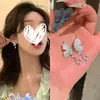 Pendientes de mariposa de hielo congelados para verano, pendientes de alta gama para mujer, sin orificios para las orejas, con clip, ligeros, lujosos, elegantes y elegantes.