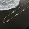 Collar de amor hueco de acero de titanio resistente a la decoloración para mujer, colgante de amor con diseño de nicho de lujo ligero, cadena de clavícula de temperamento versátil